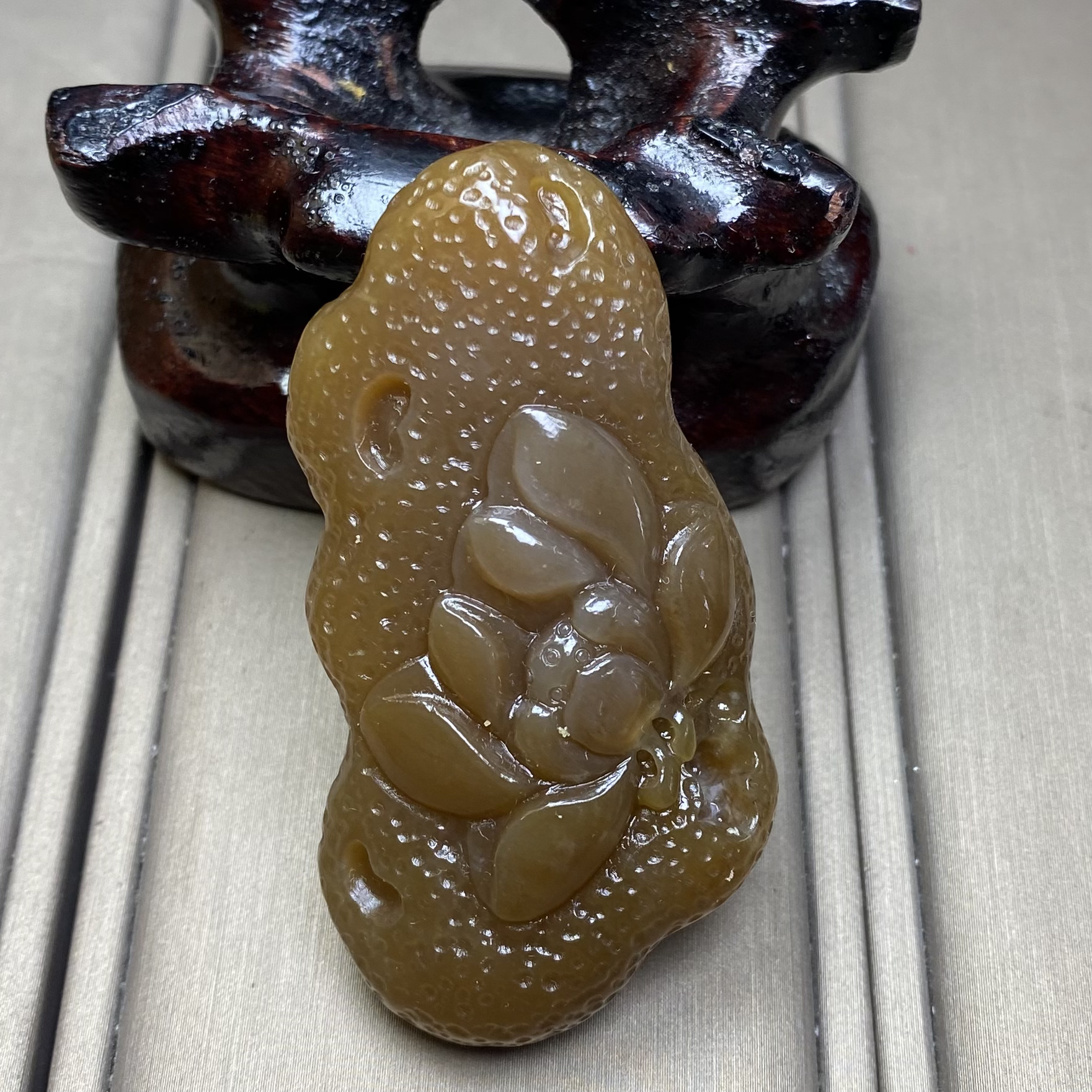 天然和田玉新疆且末红糖莲韵荷花莲花吊坠挂件油润一物一证