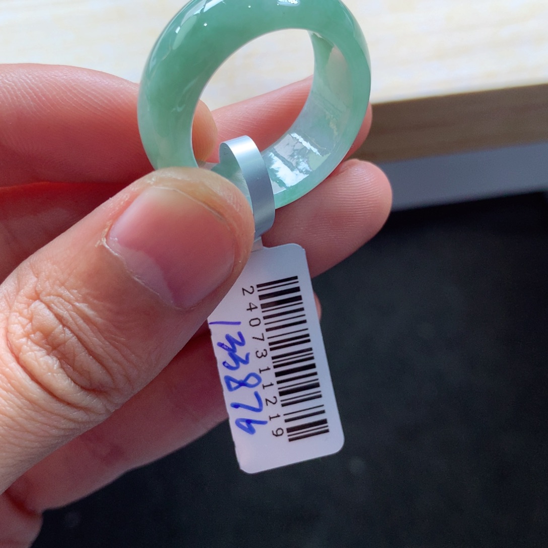 翡翠颈饰未镶嵌吊坠