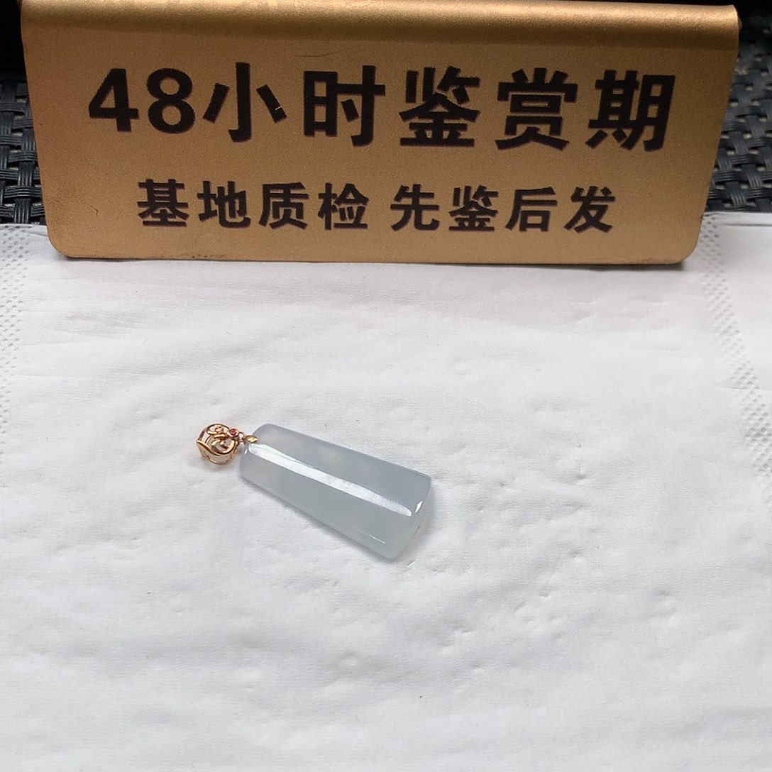 颈饰18K金镶嵌翡翠无事牌