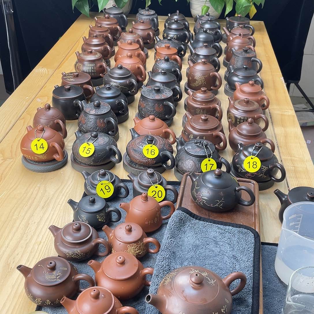 黄***陆泥塑微瑕疵无礼盒装