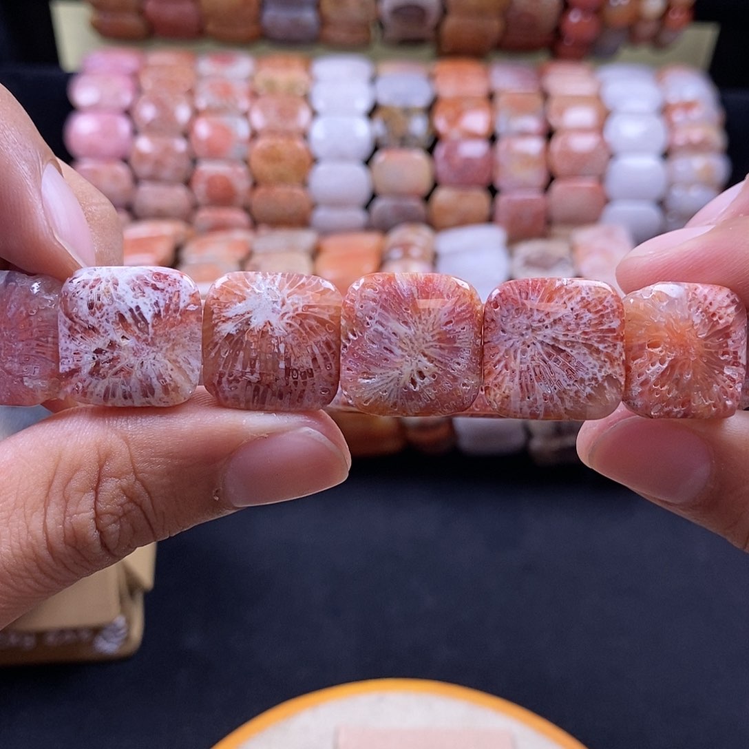 硅化珊瑚（珊瑚玉）手牌未镶嵌红冰39