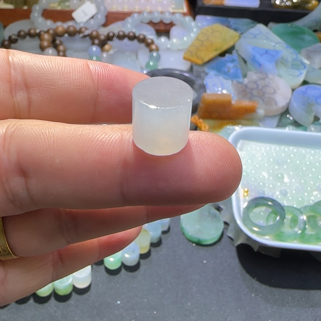 翡翠未镶嵌颈饰帅****)