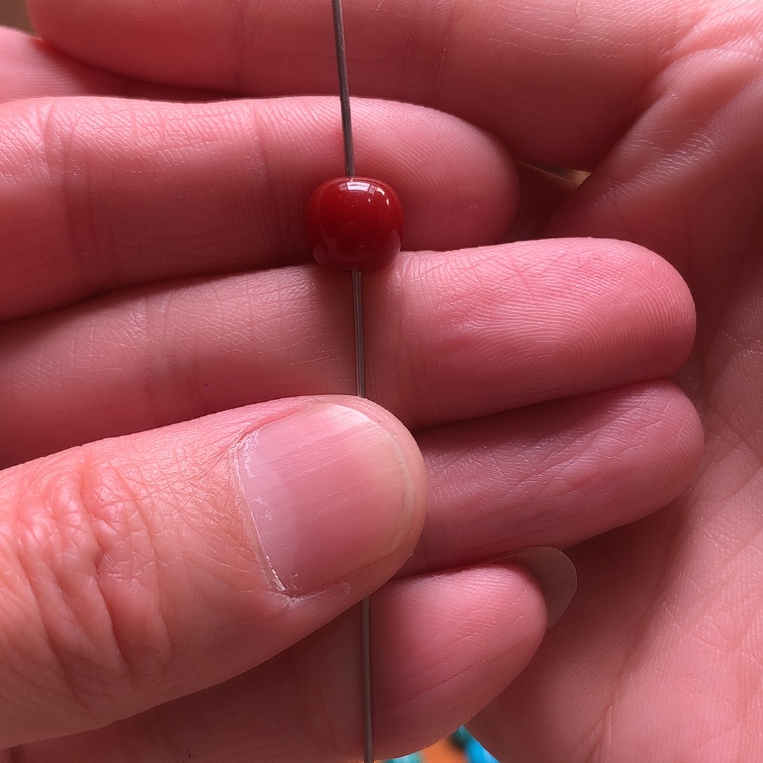 .***杌颈饰琉璃红色9mm老行