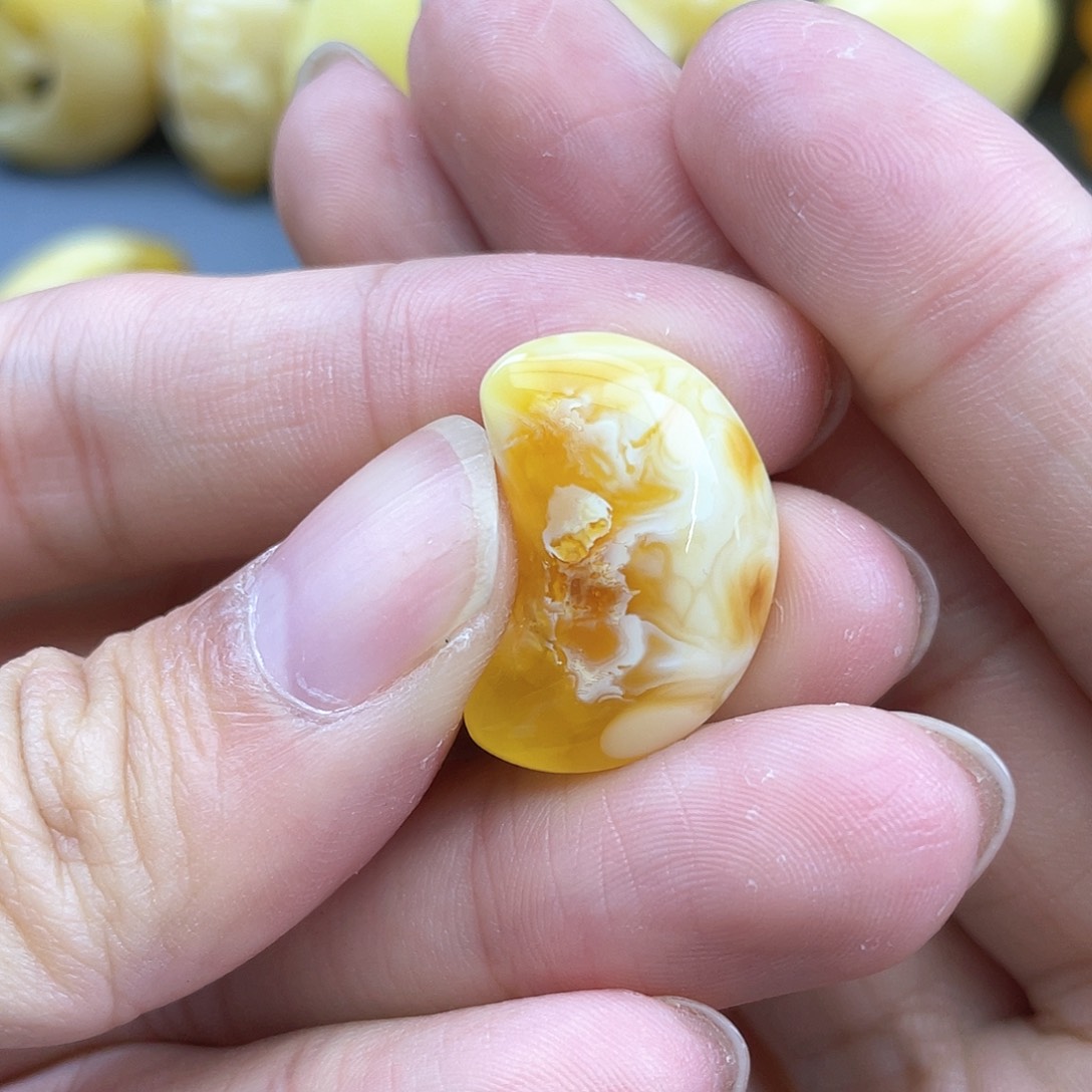 琥珀裸石未镶嵌蜜蜡