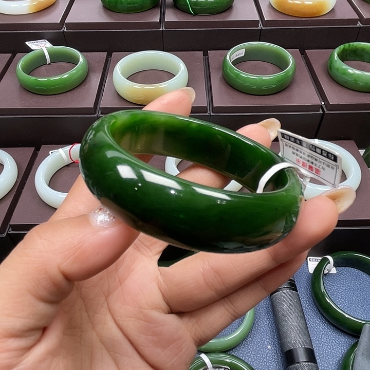 和田玉（碧玉）未镶嵌手镯