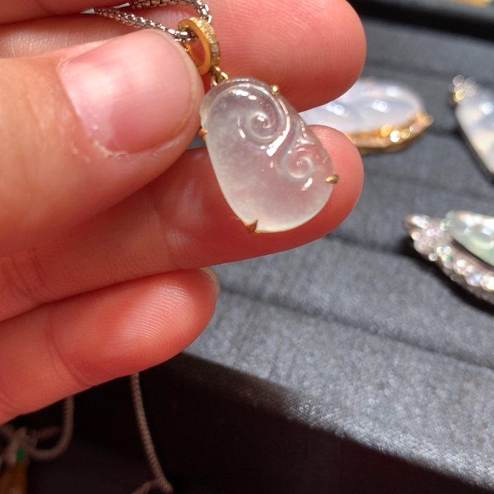 【闪购商品】颈饰18K金镶嵌翡翠翡翠