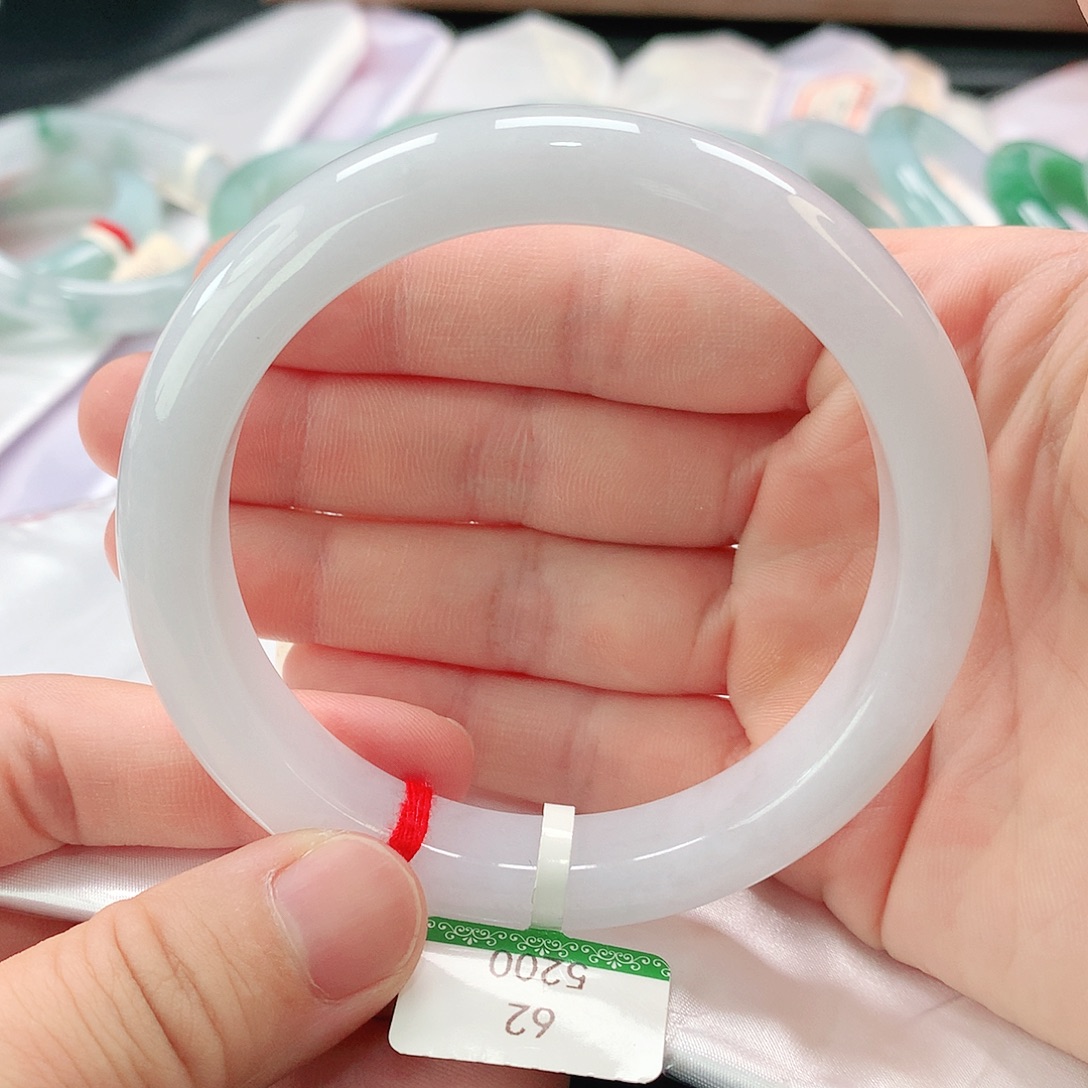 翡翠手镯未镶嵌缅甸A货翡翠手镯