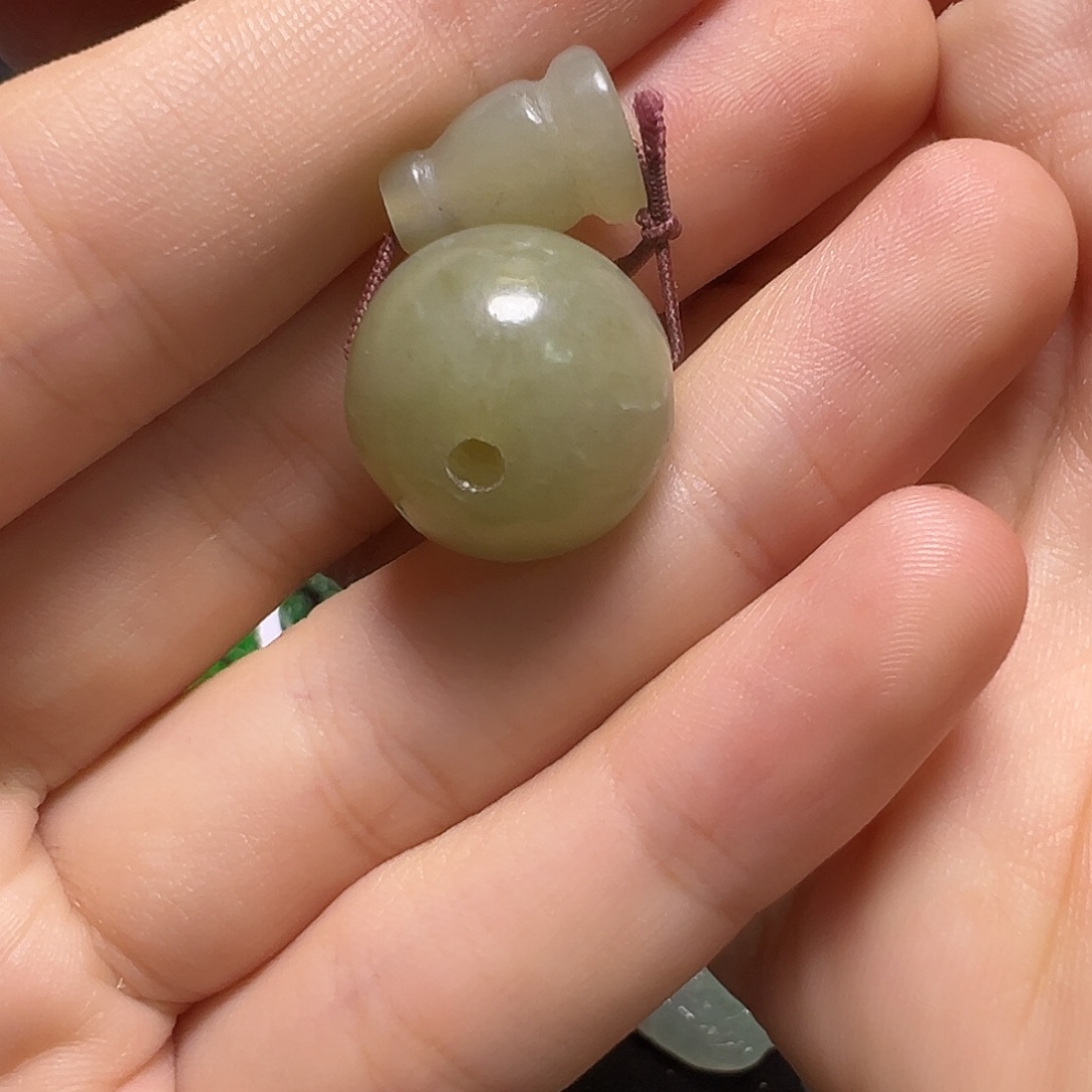 陈***环和田玉未镶嵌颈饰