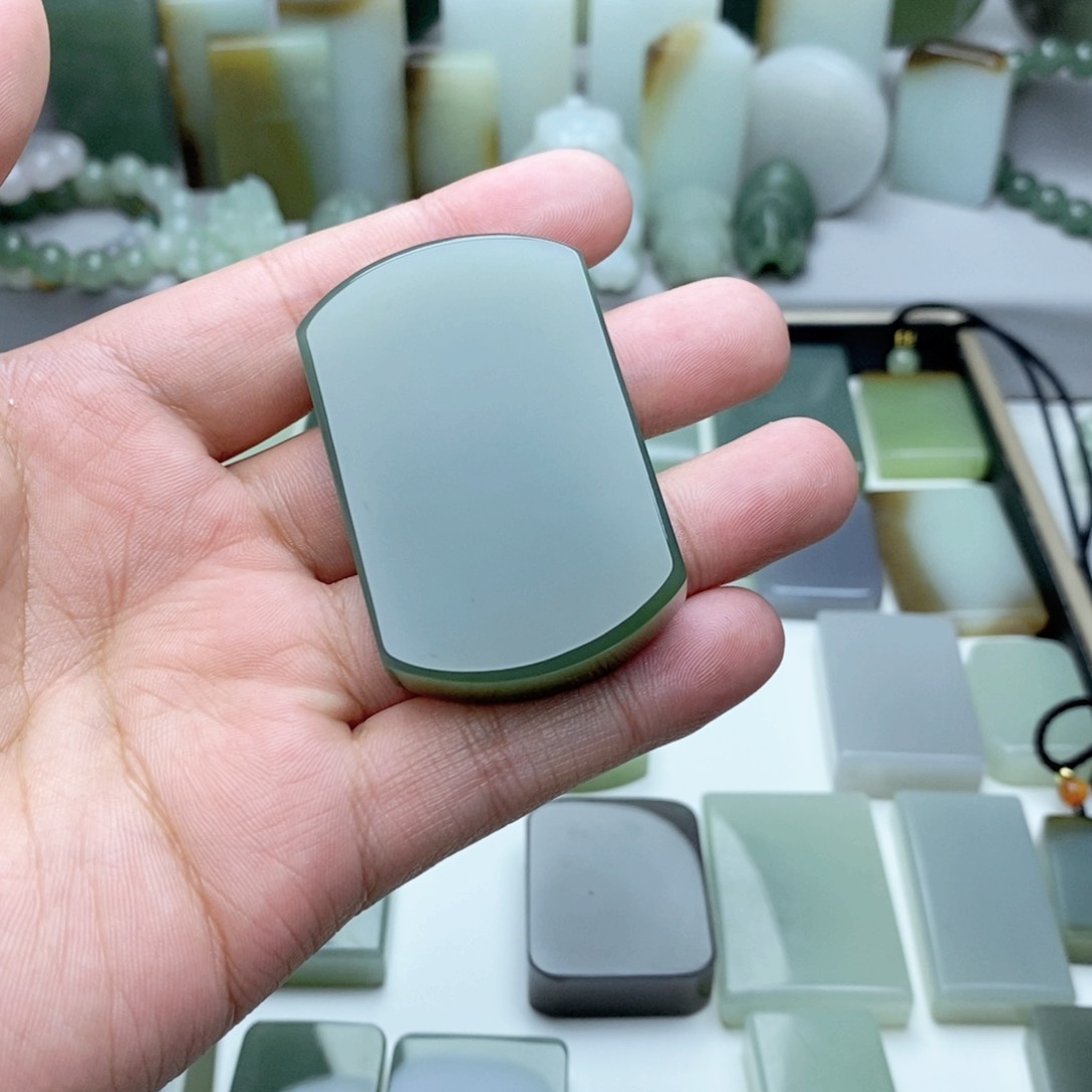 和田玉颈饰未镶嵌记***记