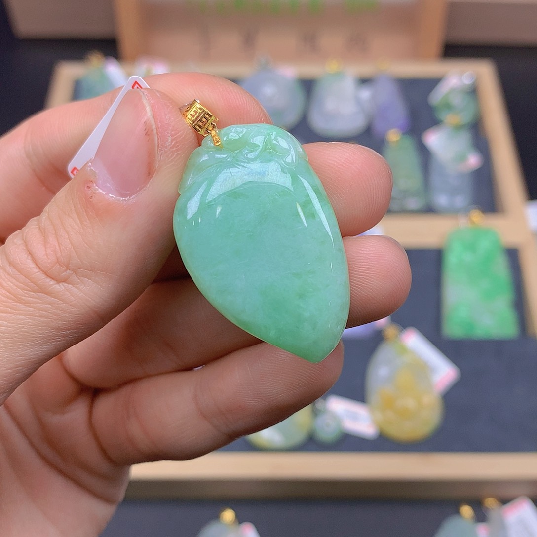 翡翠颈饰18K金镶嵌翡翠