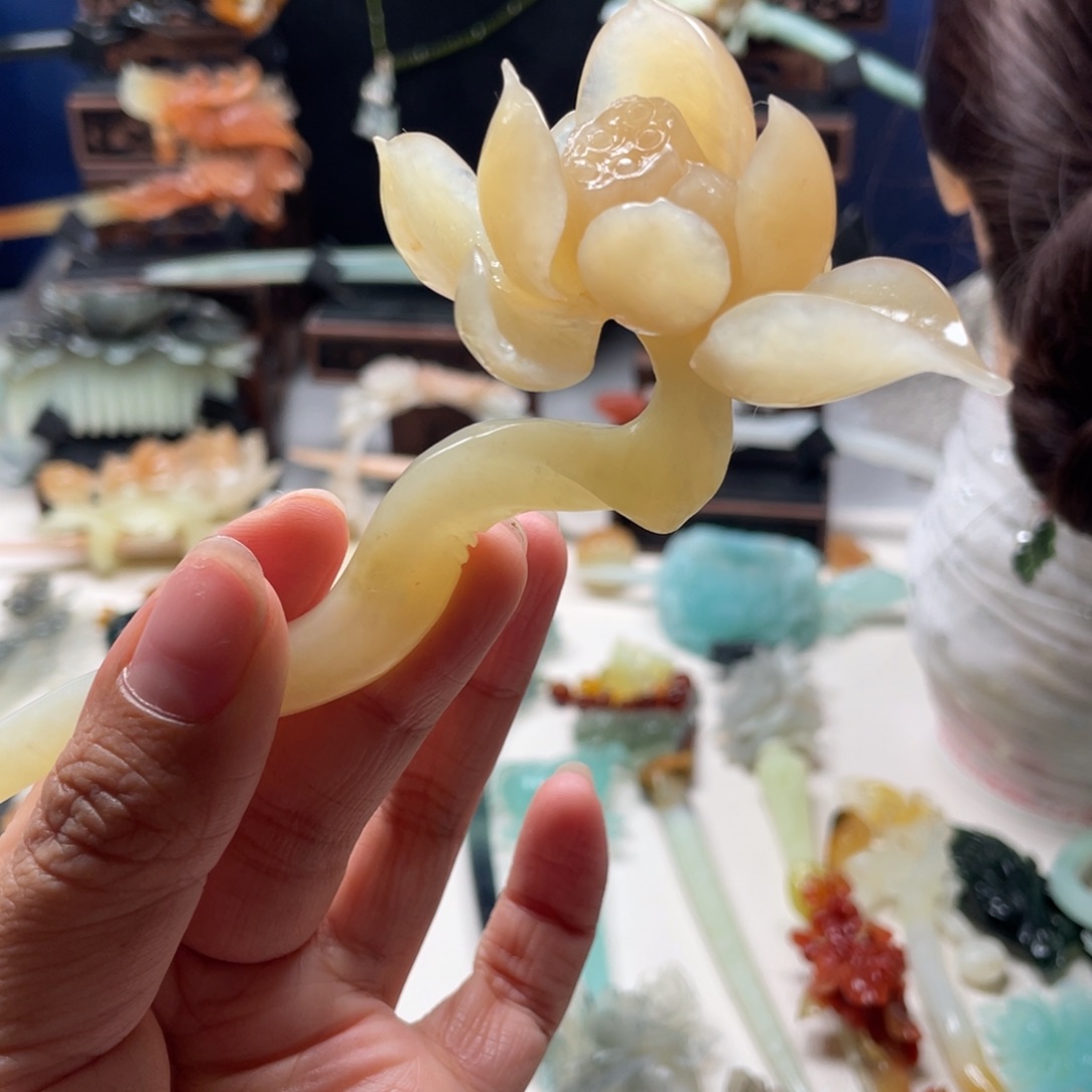 【闪购商品】未镶嵌岫玉发饰赫**瑜