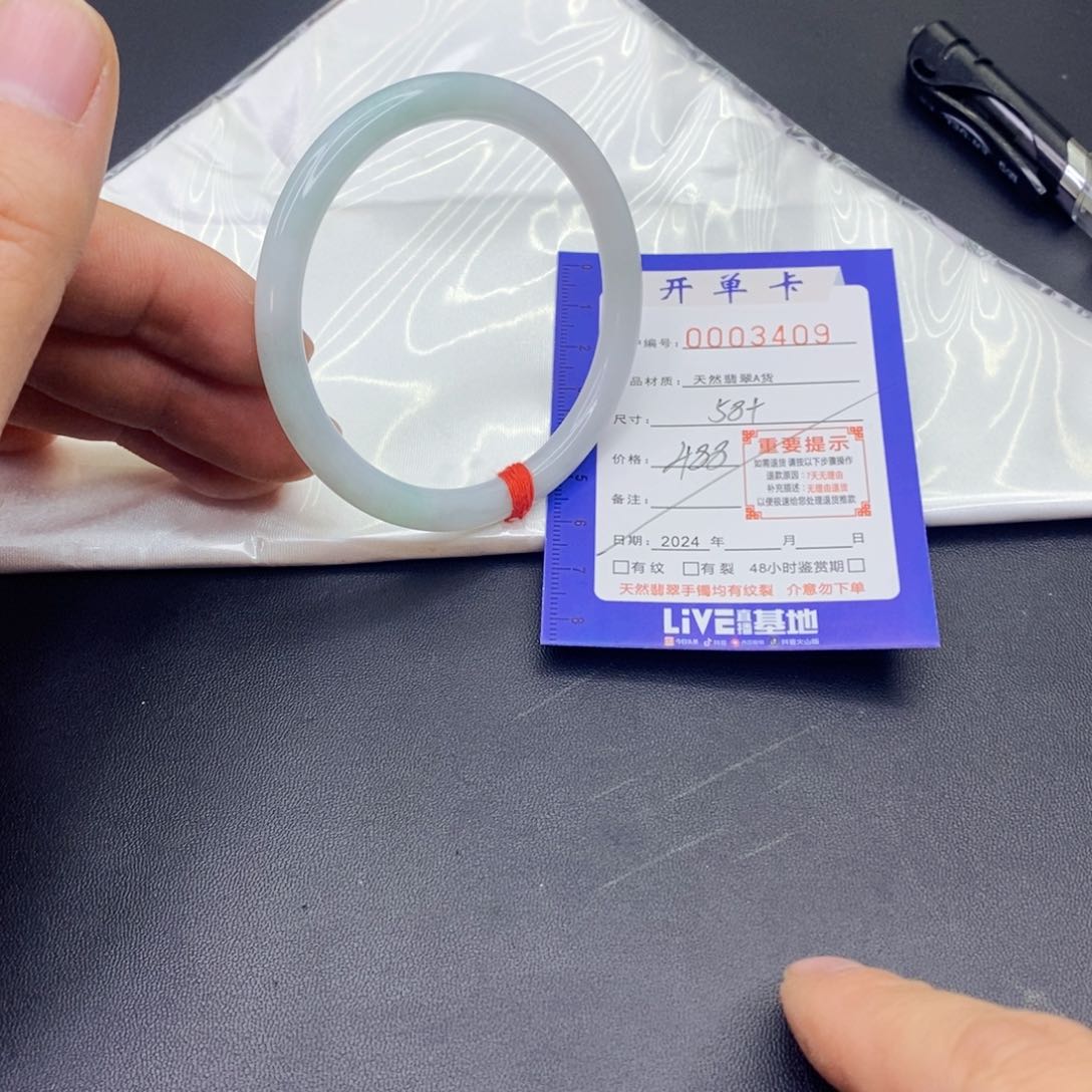 翡翠手镯未镶嵌翡翠