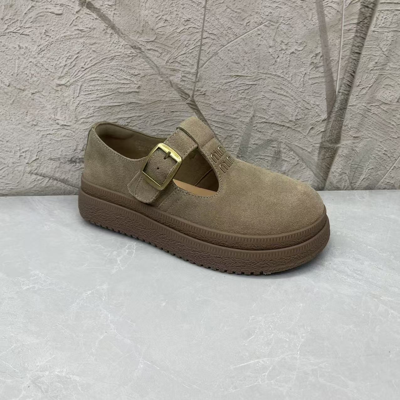 单鞋女 (牛皮)07502-25（孤品）c区38码