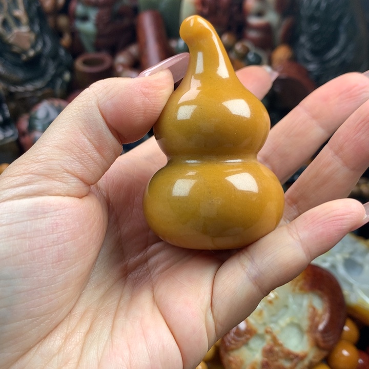 透闪石质玉未镶嵌珠宝奇石