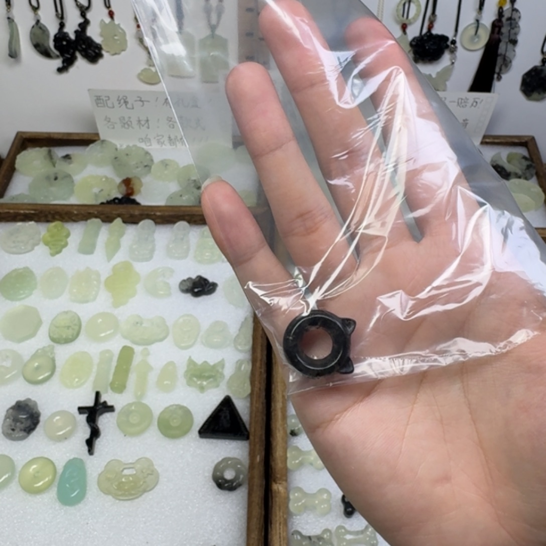 4***7蛇纹石玉未镶嵌项链