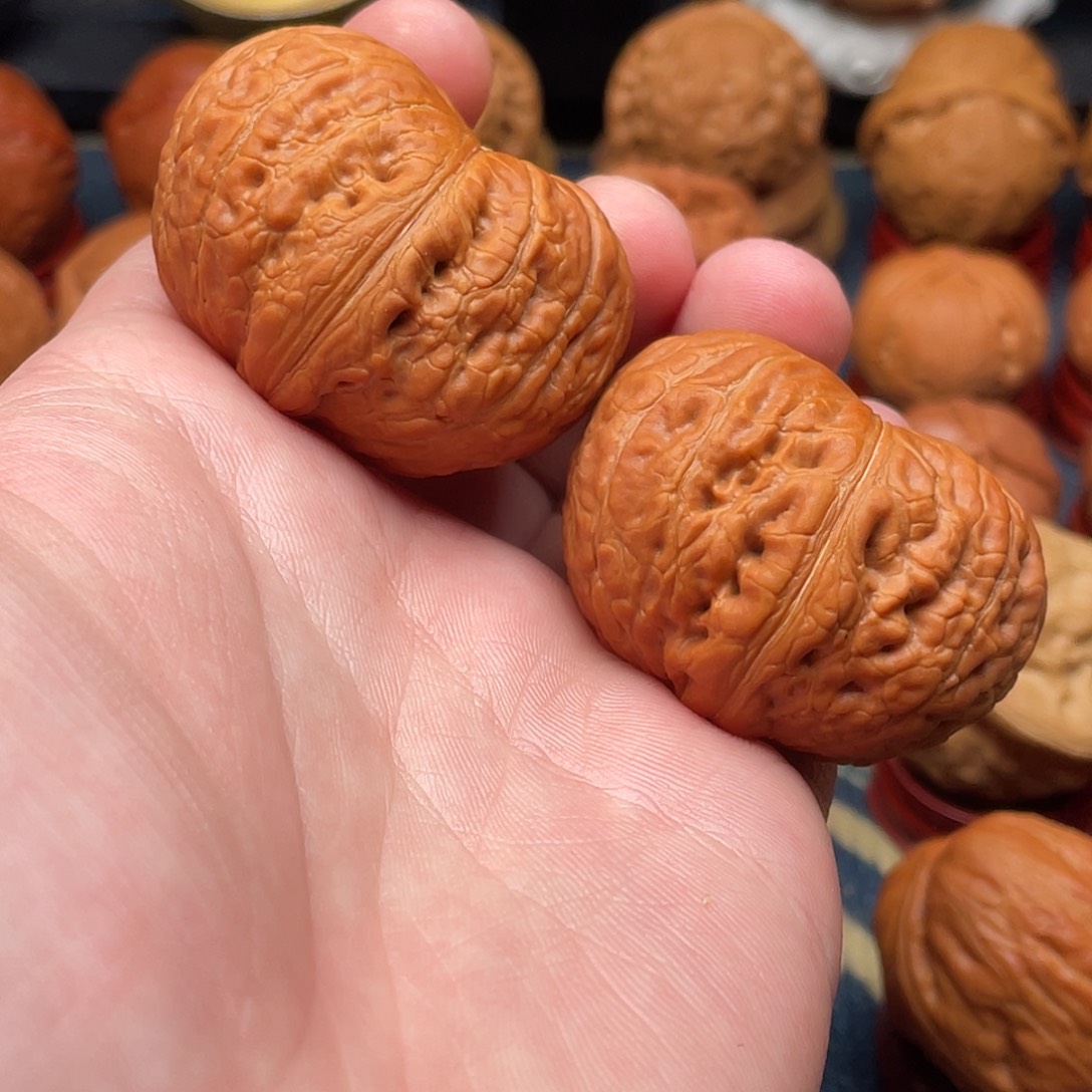 女***学文玩核桃把件精品小手捻