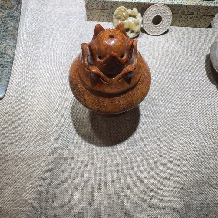 和田玉（糖玉）颈饰未镶嵌闻*