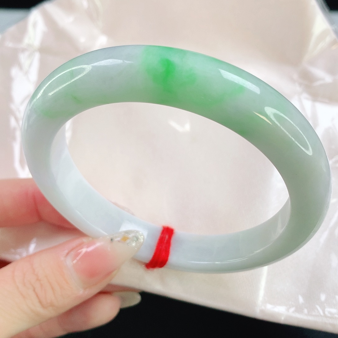 翡翠手镯未镶嵌60圈口