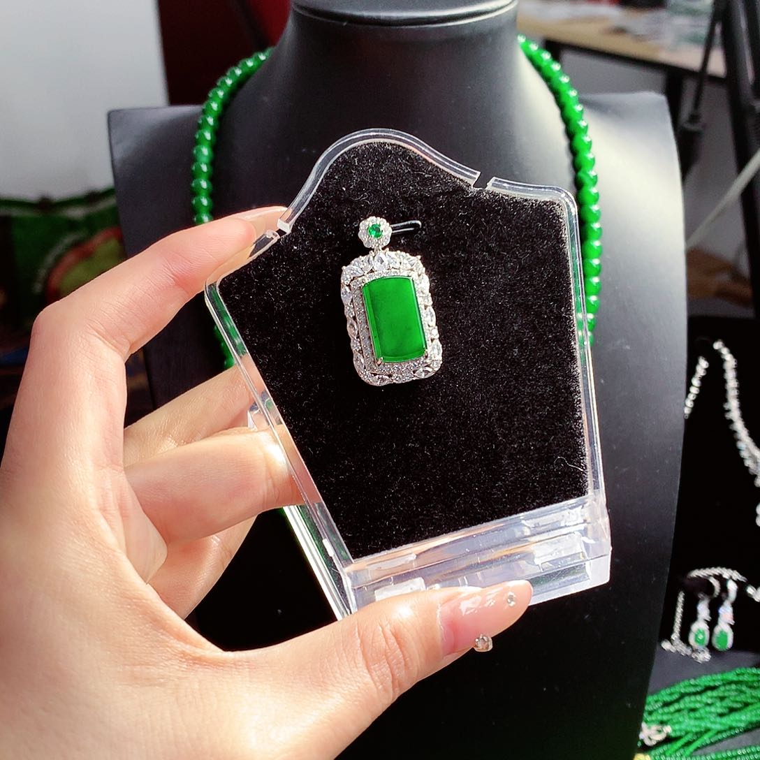 翡翠手链未镶嵌星**步翡翠