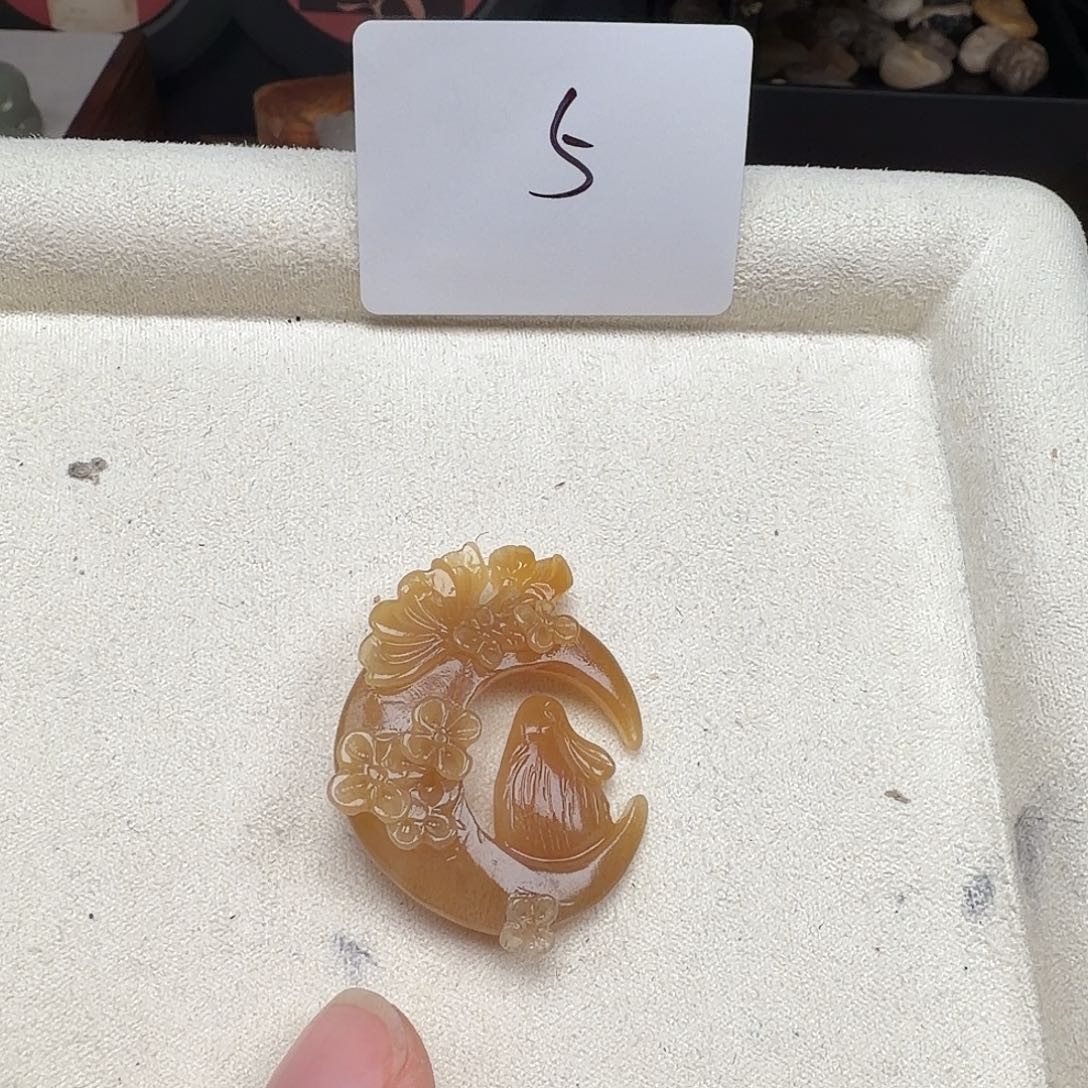 和田玉（糖玉）未镶嵌颈饰