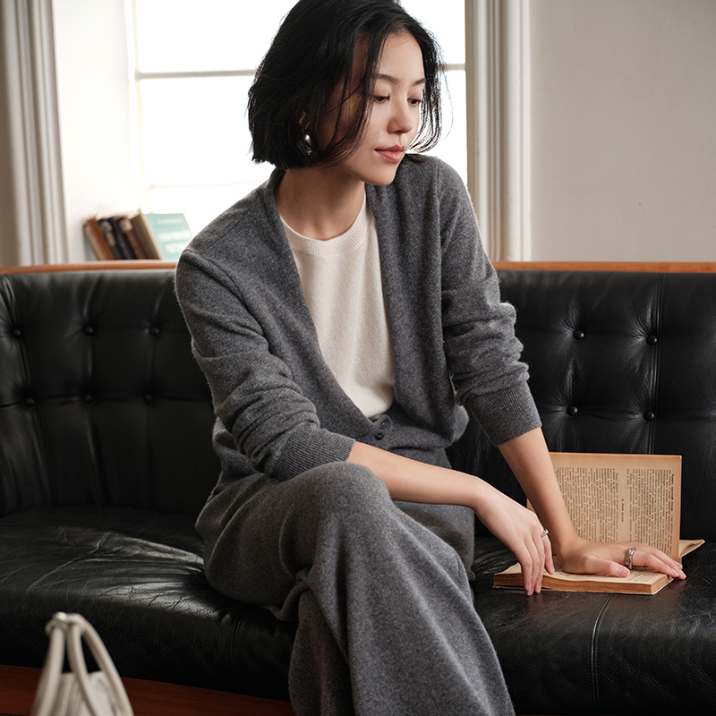 金字塔尖羊绒 康赛妮100%山羊绒baby假两件深V领开衫针织