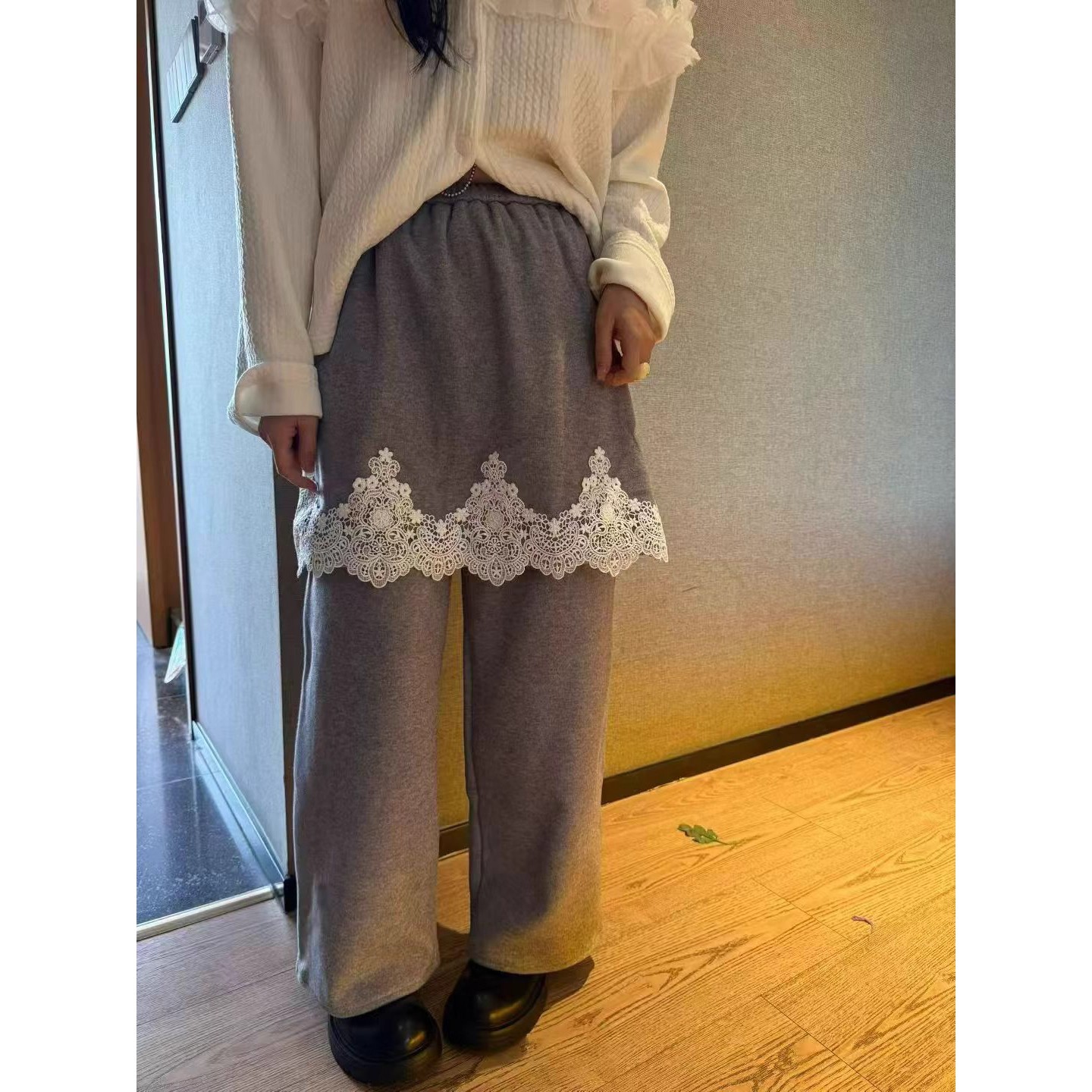 2025冬季新款韩版时尚高腰蕾丝边屁帘裙裤女直筒休闲裤