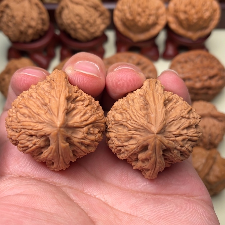 J***n核桃南疆石文玩核桃