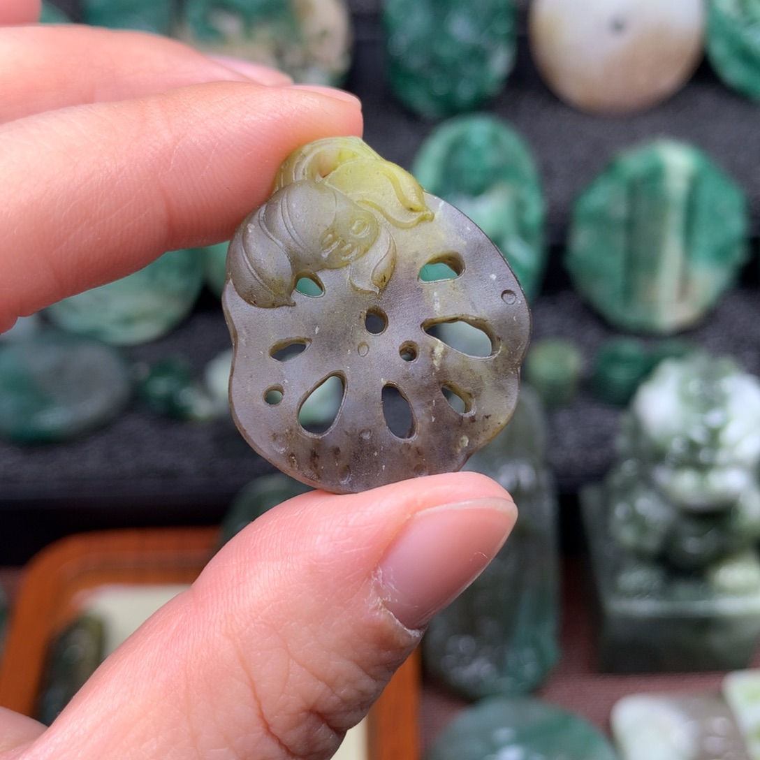 独山玉未镶嵌颈饰磨砂