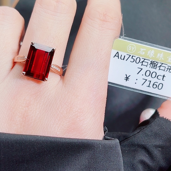 石榴石18K金镶嵌戒指