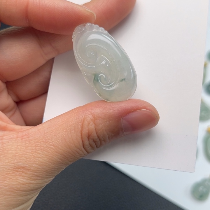 翡翠未镶嵌颈饰飘花如意