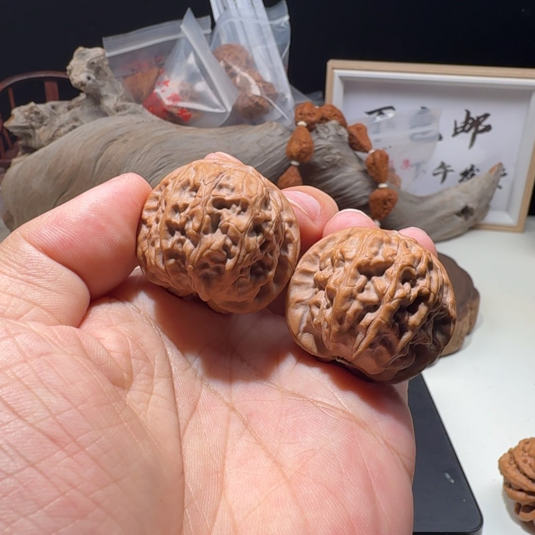 文玩核桃吊坠大枣