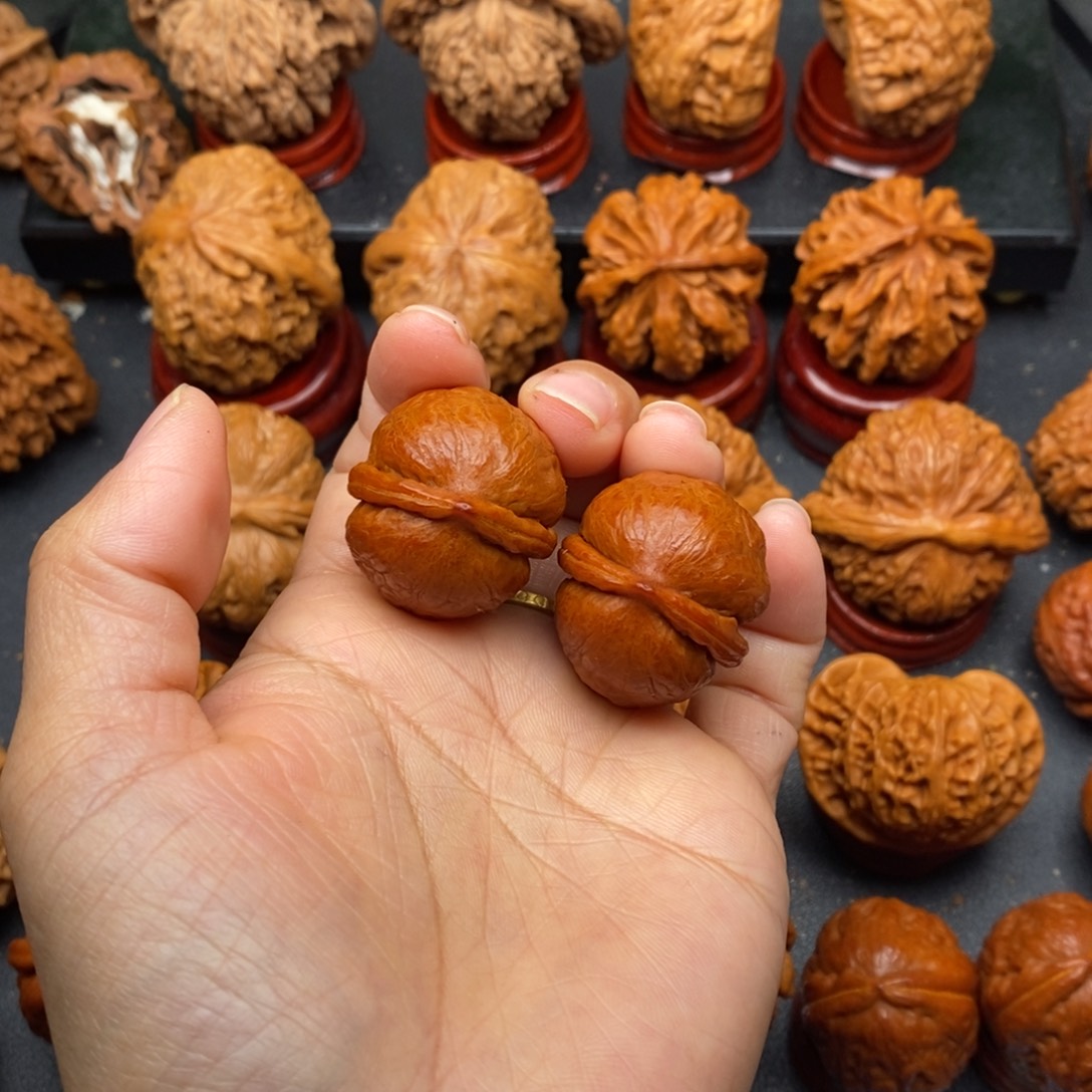 把件文玩核桃海豚