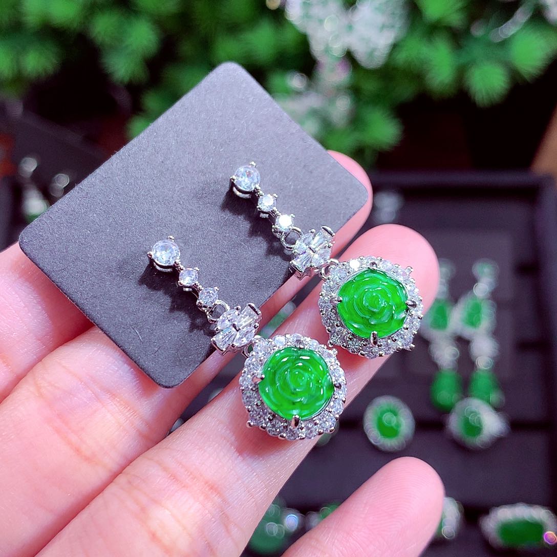 颈饰未镶嵌翡翠天然