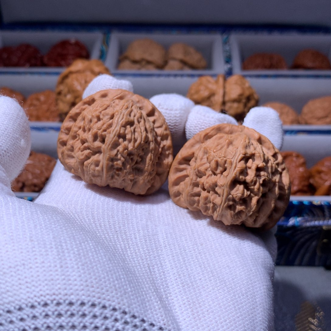 文玩核桃把件三角白