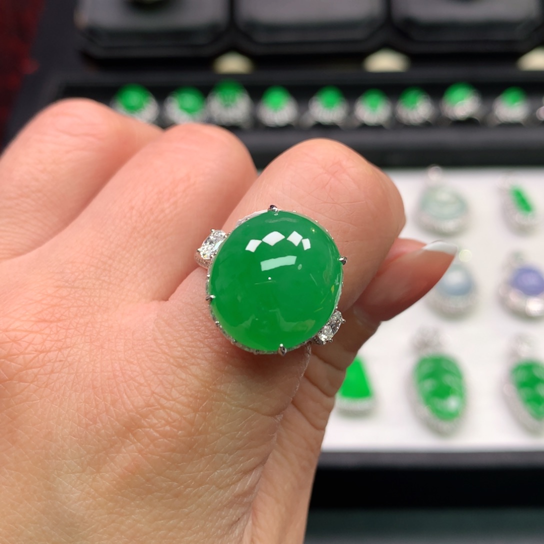 翡翠吊坠(不含链)18K金镶嵌