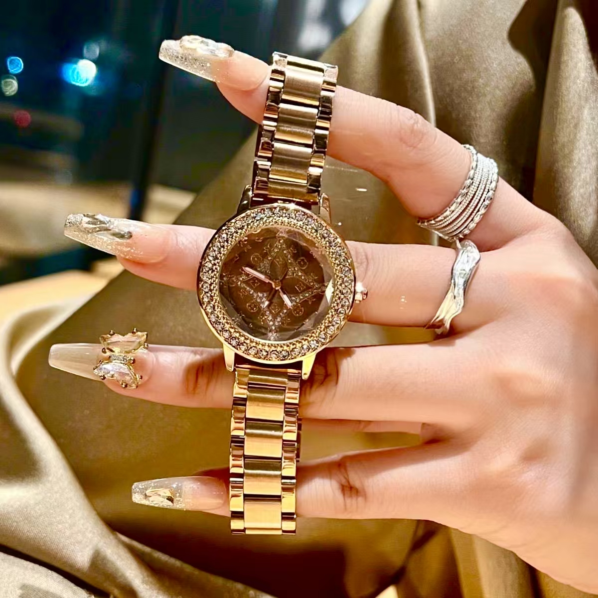 新款轻奢潮流精致复古老花款四叶草玫瑰金色气质腕表