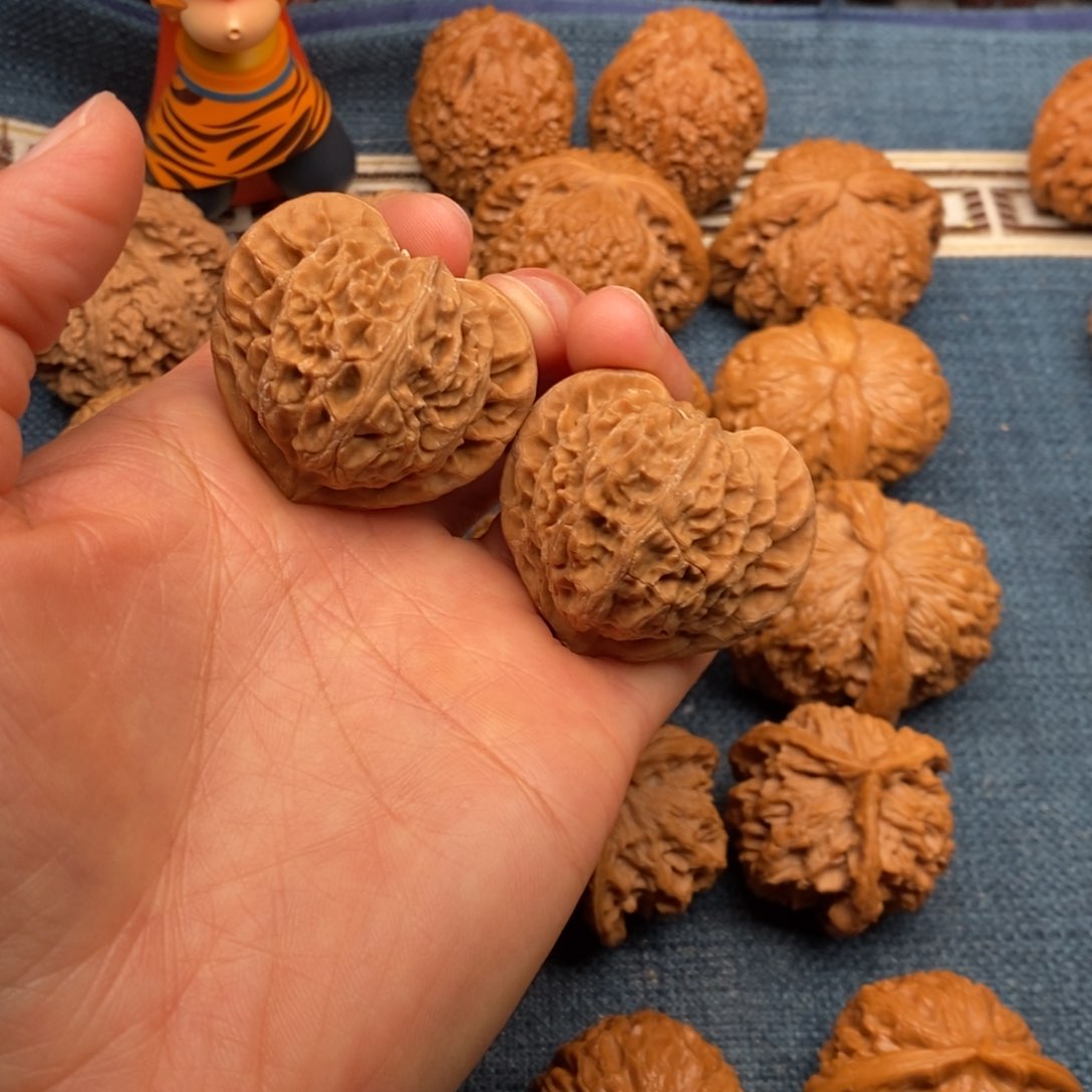 文玩核桃把件39全品桃心宫灯