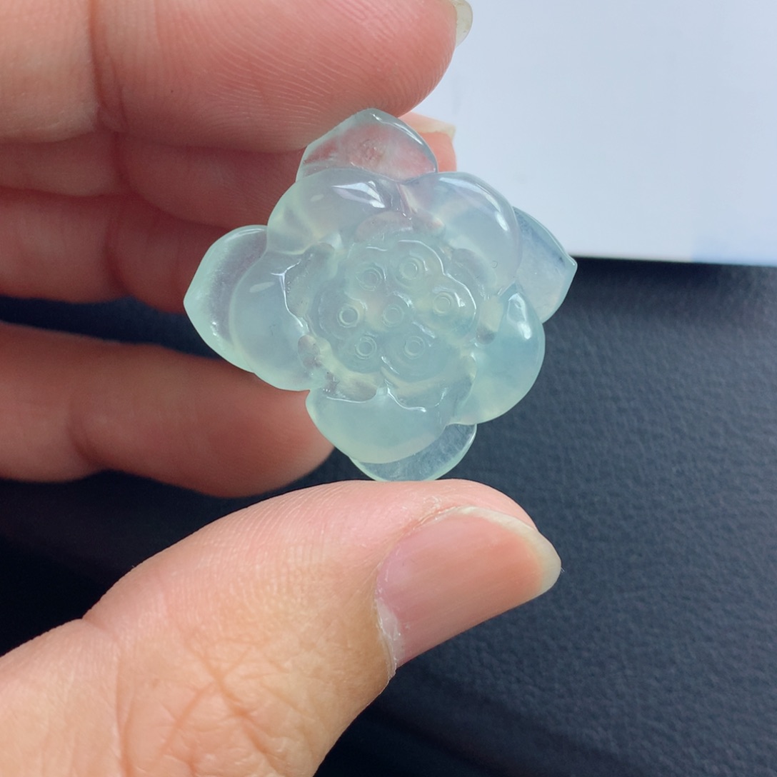 翡翠颈饰未镶嵌莲花