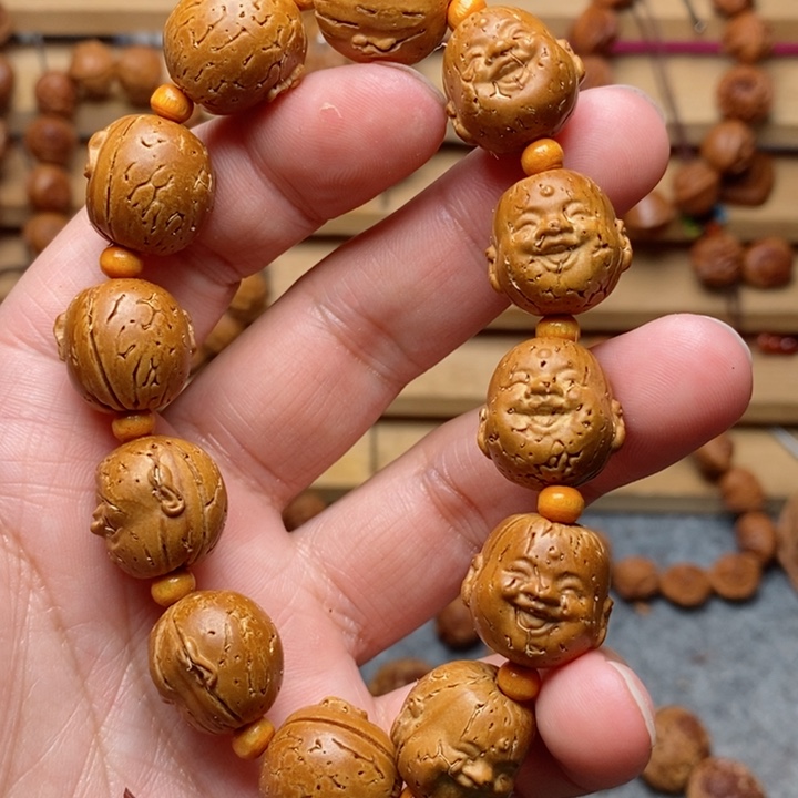 桃核雕刻弥勒手串