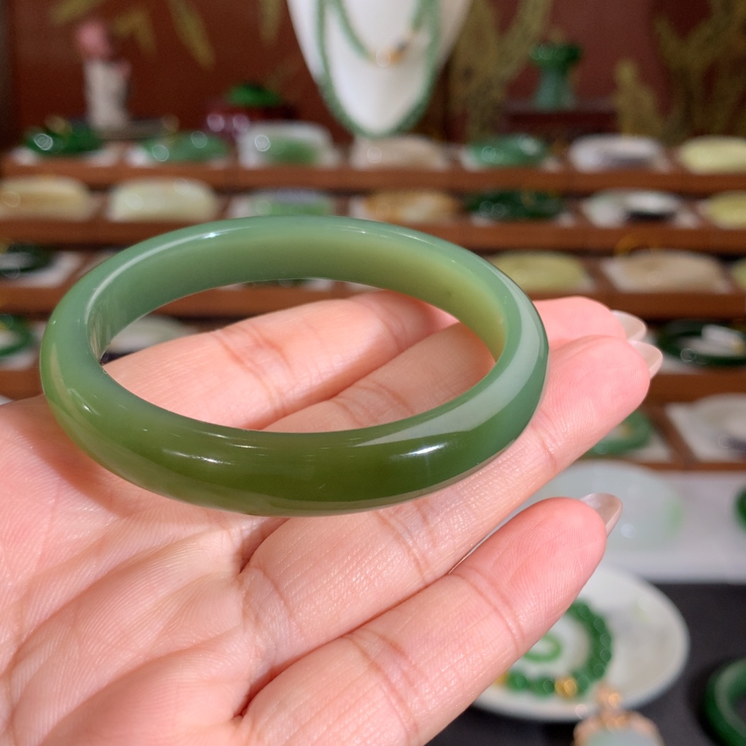 和田玉未镶嵌手镯