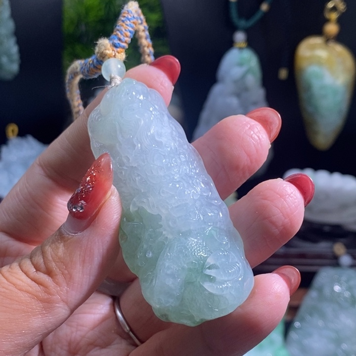 【闪购商品】颈饰未镶嵌翡翠风**钟龙牌