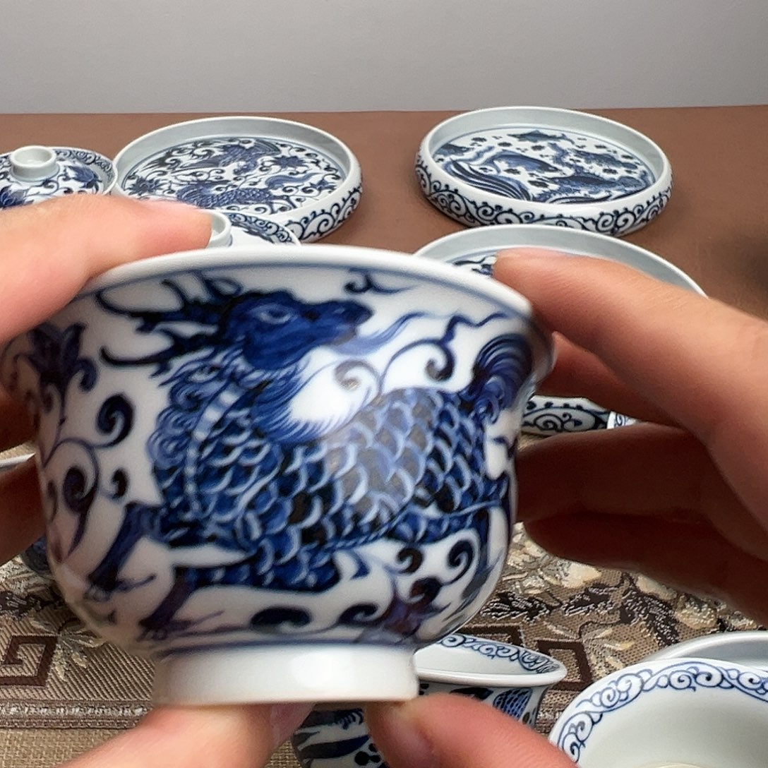 元青花麒麟追凤压手杯