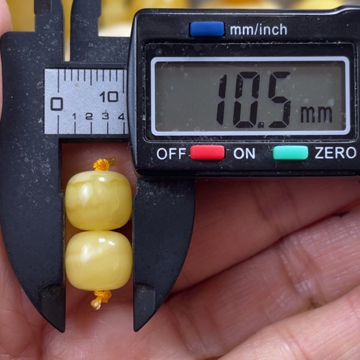 蜜蜡未镶嵌裸石74