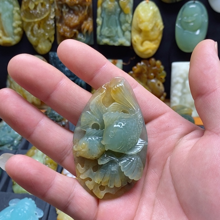 蛇纹石玉挂件未镶嵌