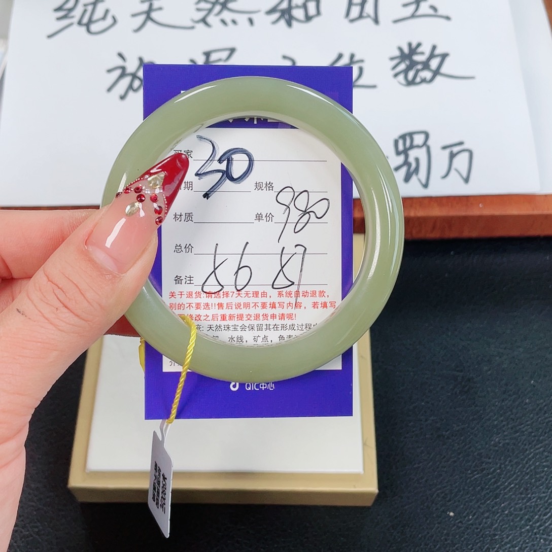 和田玉手镯未镶嵌