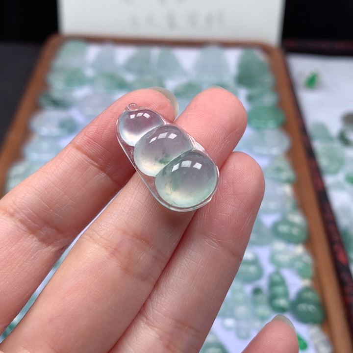 颈饰未镶嵌翡翠高冰飘花福豆