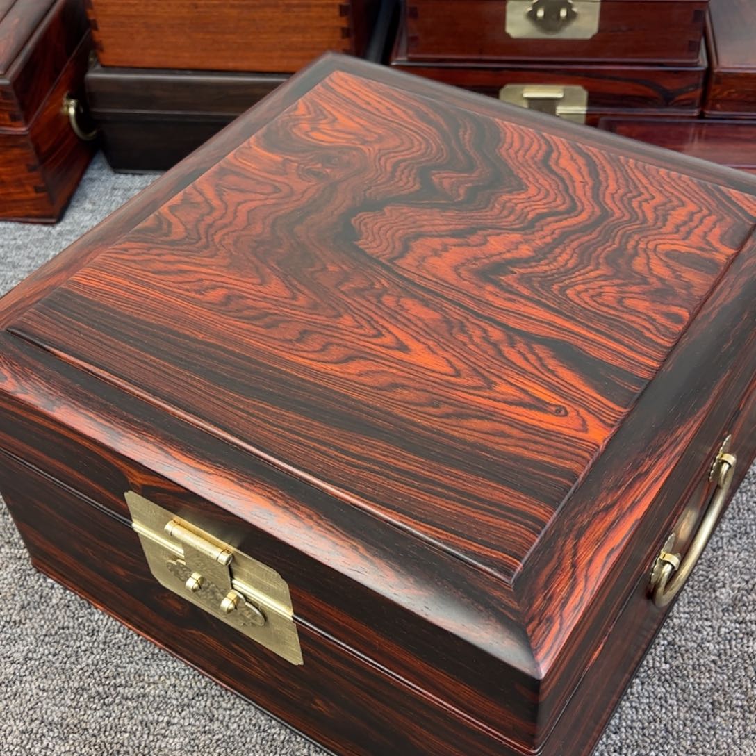 微凹黄檀（南美大红酸枝）30 30 16.5 全独板双层