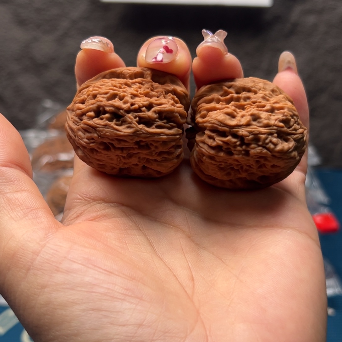 野***彩文玩核桃把件南疆36黄点