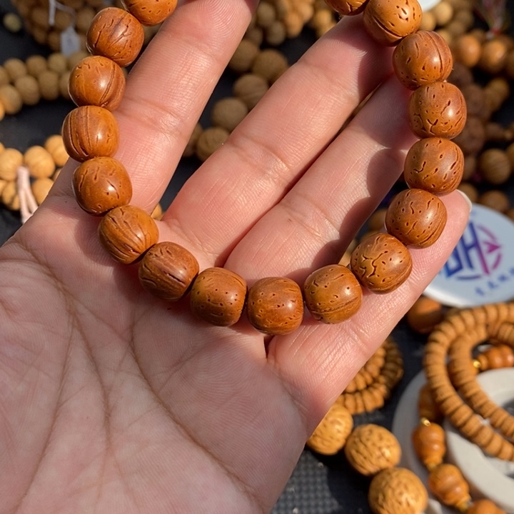 桃核手串?****德桃核光珠手串