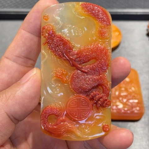 【闪购商品】未镶嵌石英质玉（黄龙玉）颈饰